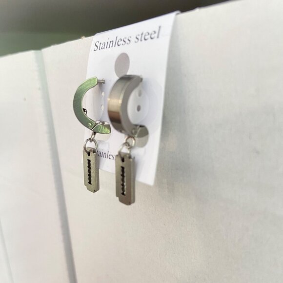 Stainless Steel Hoop Earrings With Razor Blade Charm Unisex Jewelry Hypoallergen - Picture 9 of 12